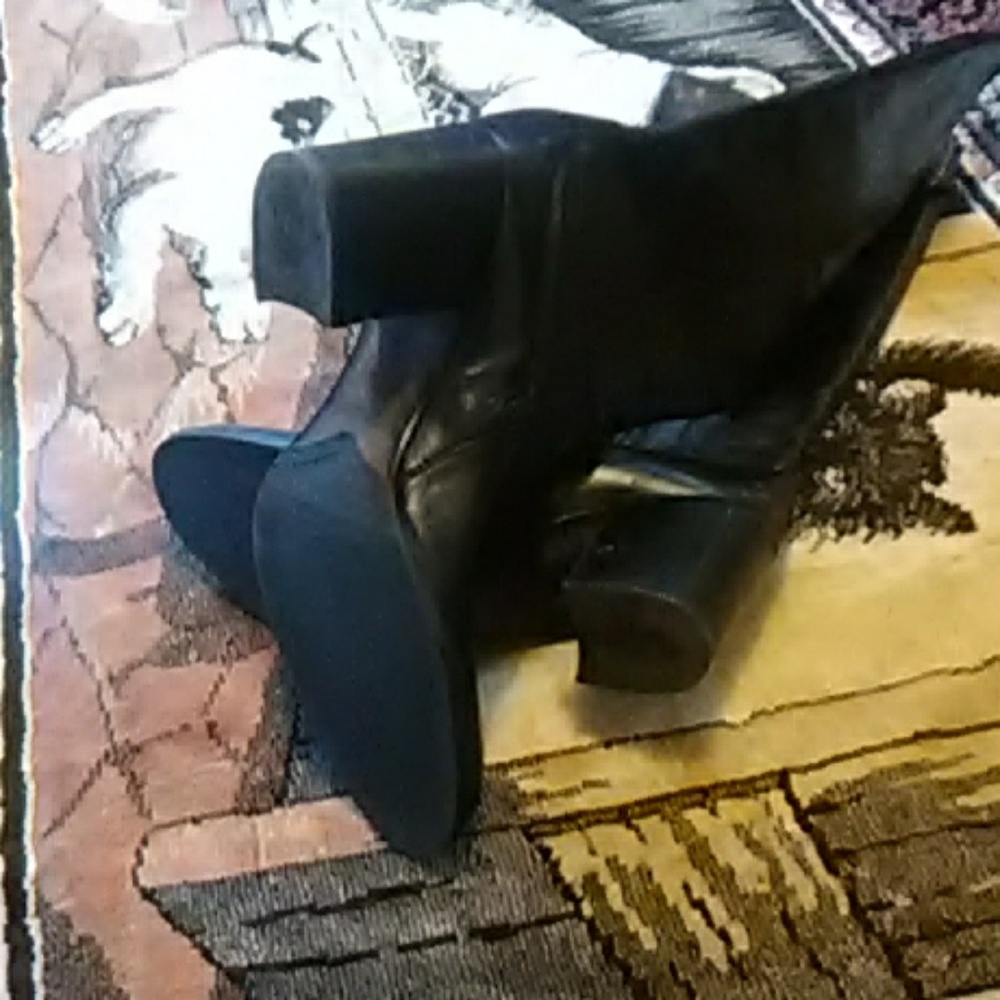 Boots - Picture 4 of 4